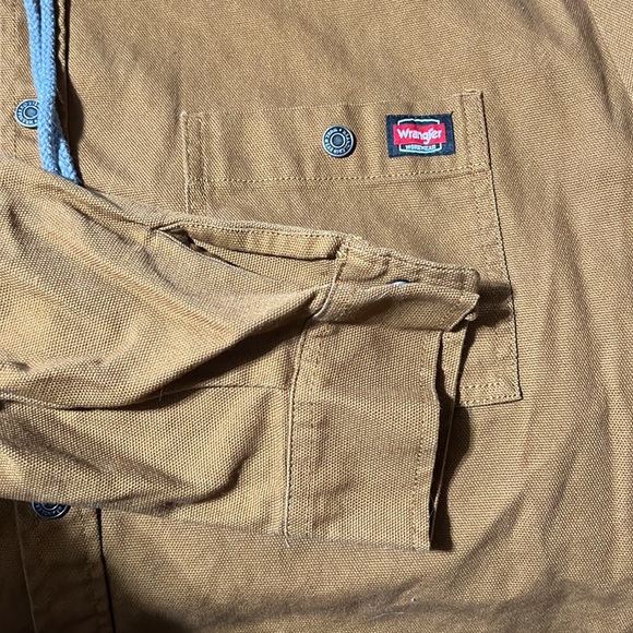 Men’s Wrangler Workwear over shirt with hood - Picture 3 of 3